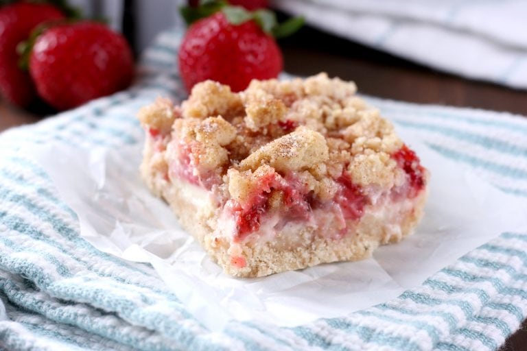 Strawberry Snickerdoodle Cheesecake Bars - A Kitchen Addiction