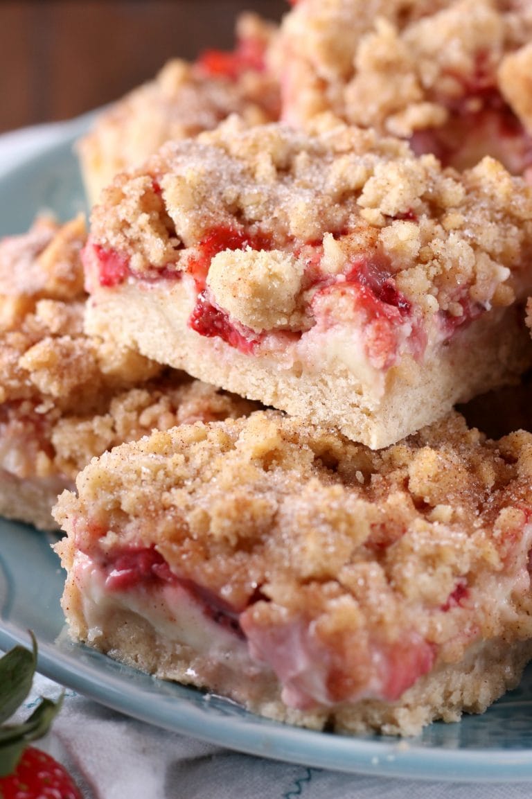 Strawberry Snickerdoodle Cheesecake Bars - A Kitchen Addiction